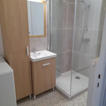 Bel Appartement, Terrasse, Parking Prive * بالاروك ليه بان